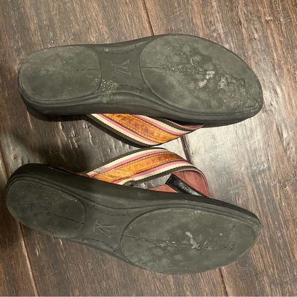 Authentic Louis Vuitton slides Used need minor repair - Picture 2 of 4